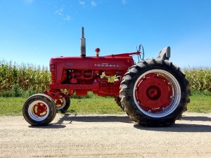 Farmall 400 Finished 013.jpg