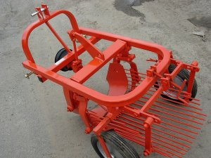 KM3-012 POTATO HARVESTER.jpg