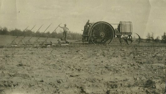 Grandpa Butch Spring planting 1918 Bronson farm Mora Mn.jpg