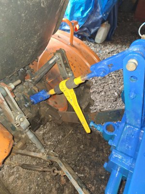 Top link in place 19-4-25.jpg
