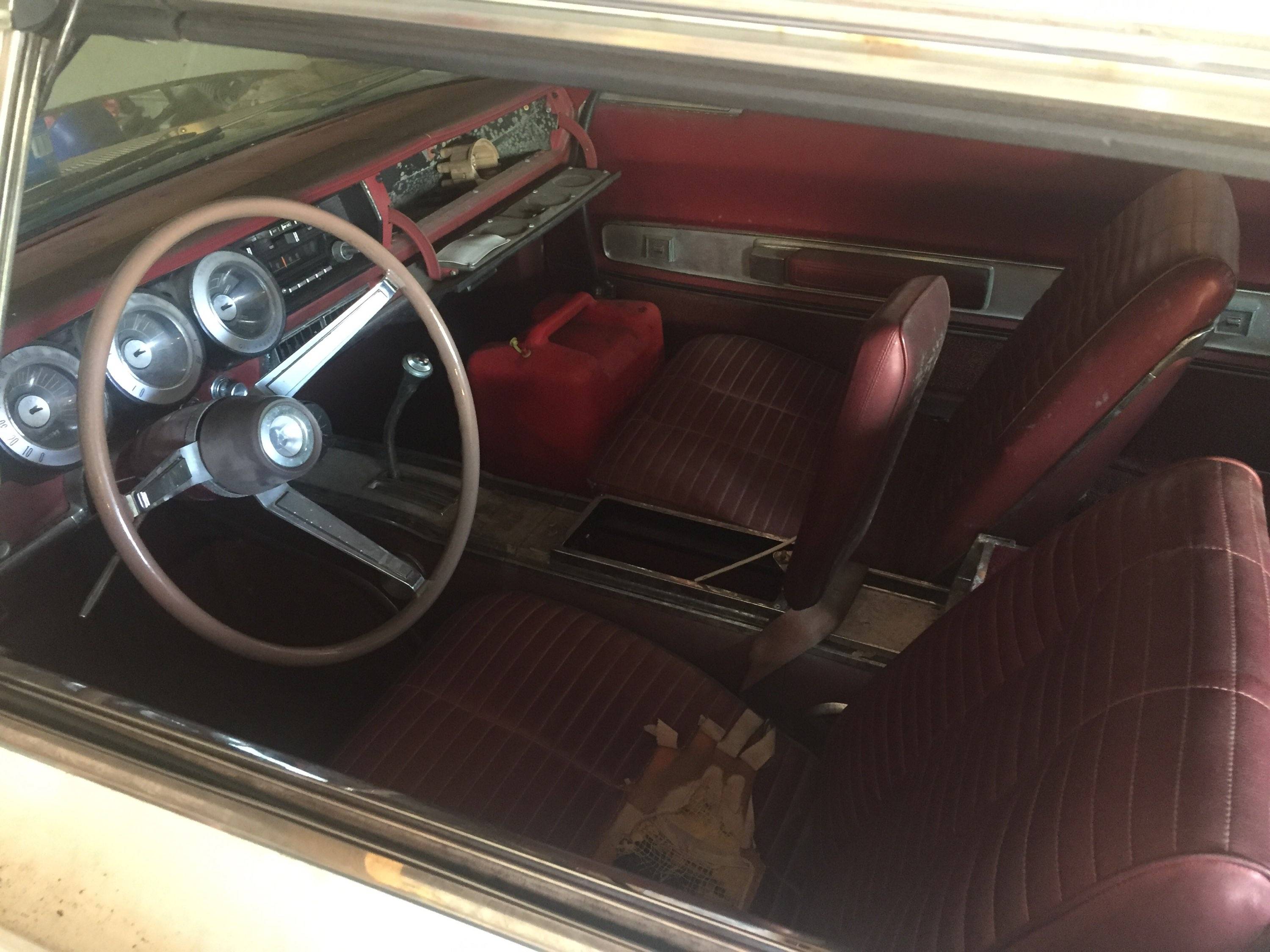 charger-front-interior-left-jpg.734411